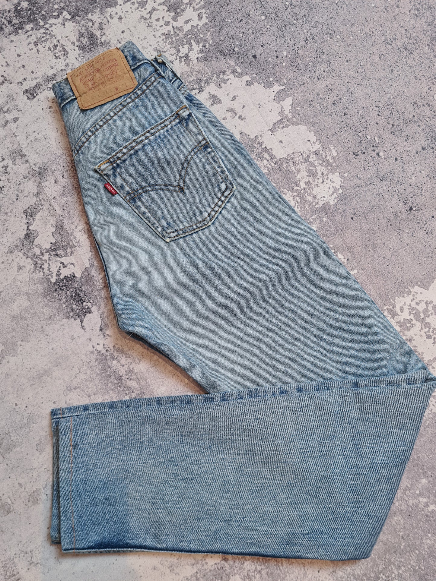Funky cat - Vintage 1990s Levis 534 jeans stonewash blue