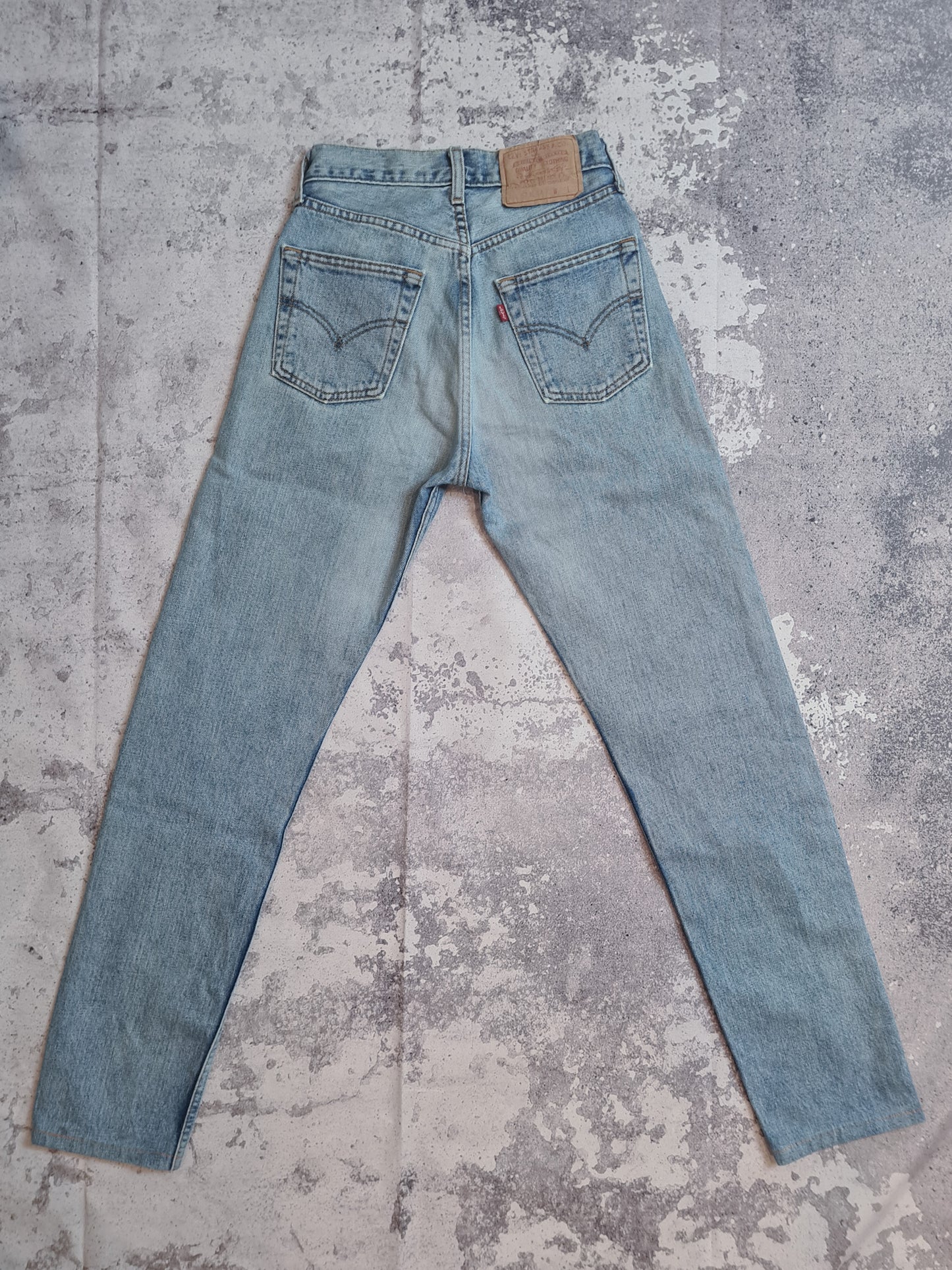 Funky cat - Vintage 1990s Levis 534 jeans stonewash blue