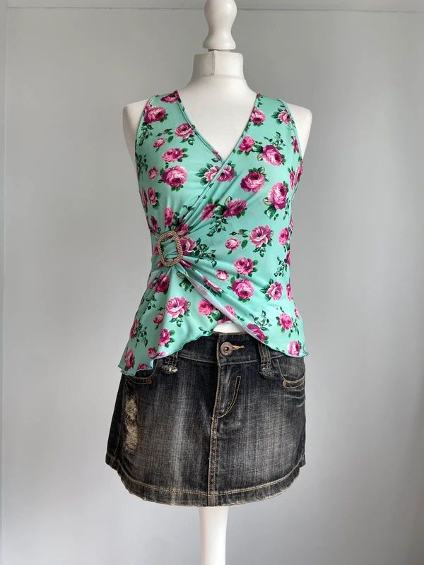 Vintage 00s Floral Asymmetrical Buckle Top - Size S/M - Funky Cat