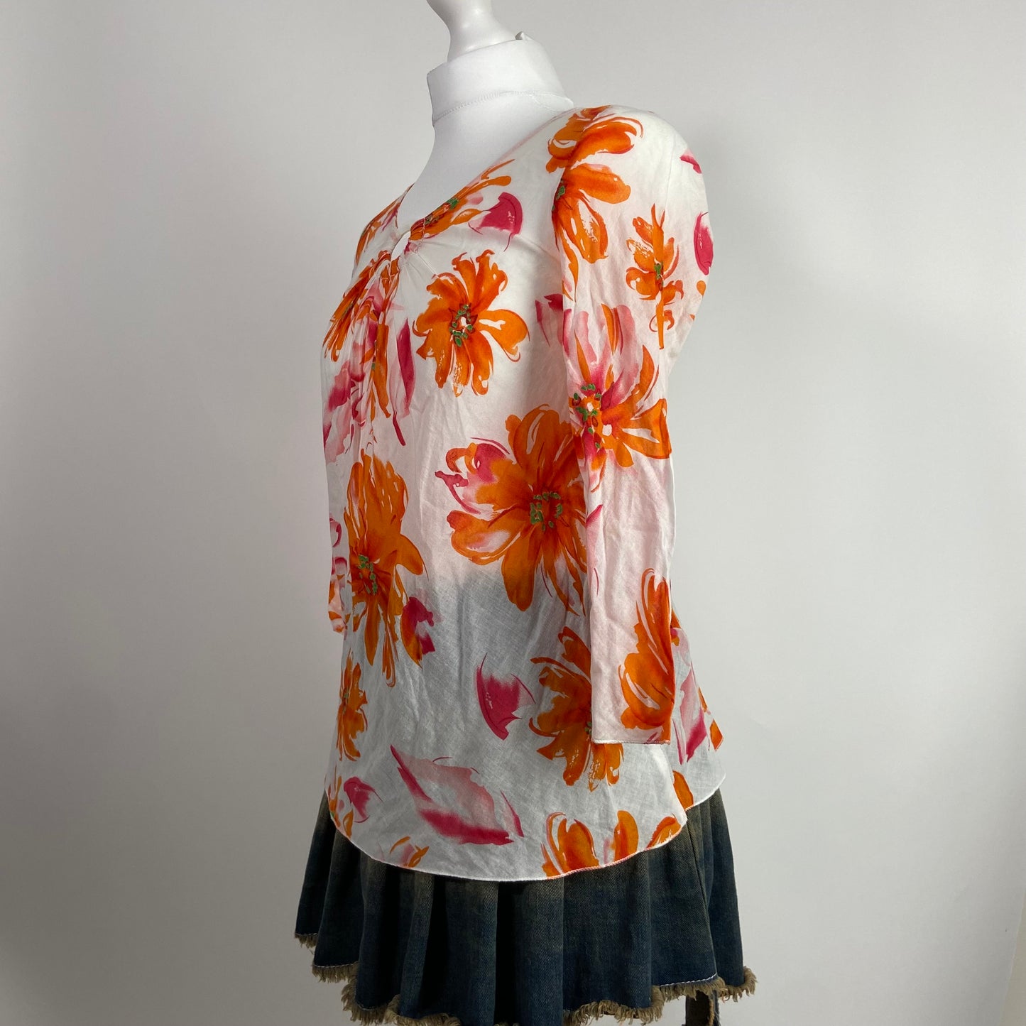 00s White and Orange Floral O ring Top - Size M