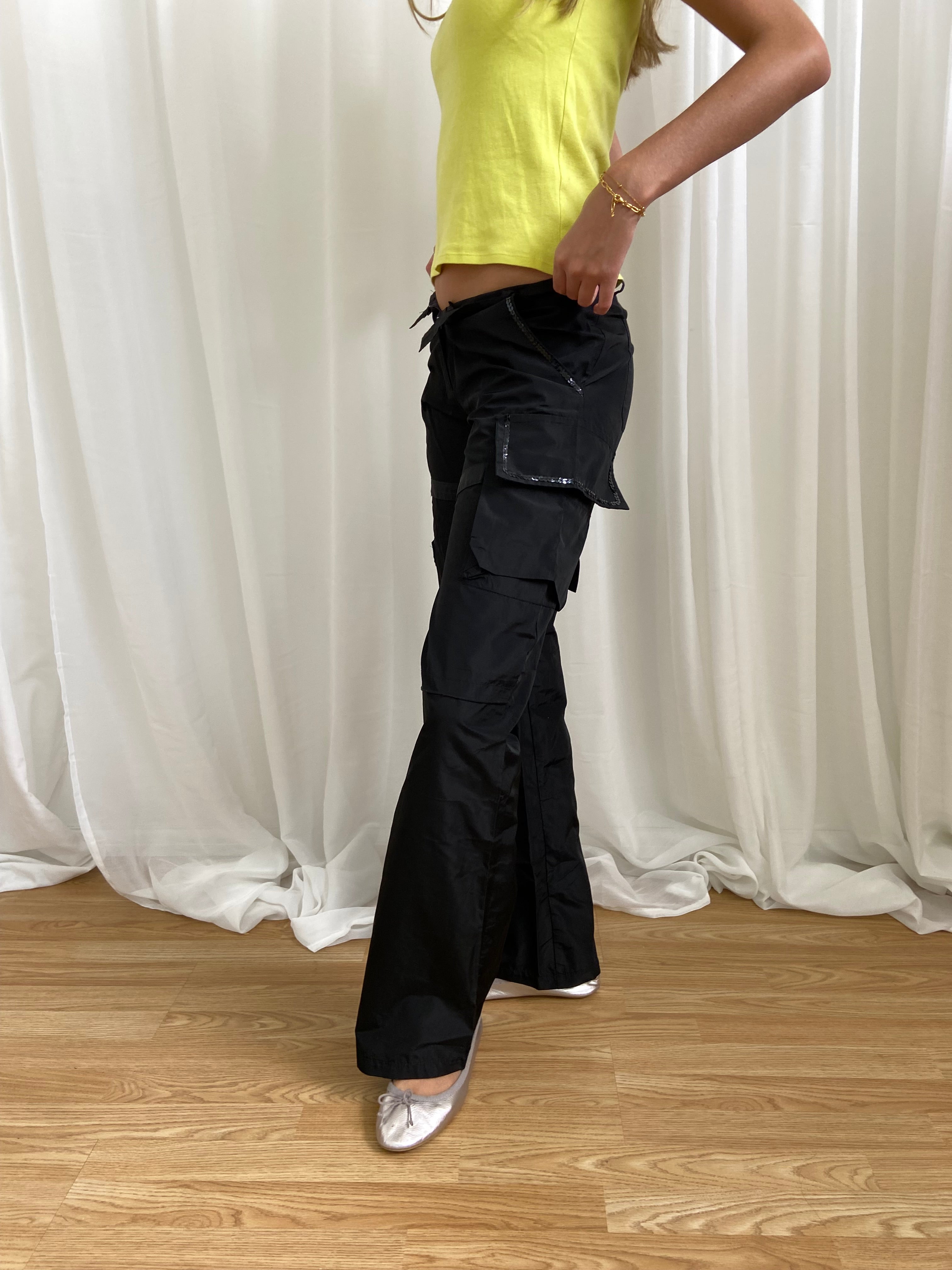 Vintage 00s Black Cargo Trousers - Size 6 - Funky Cat
