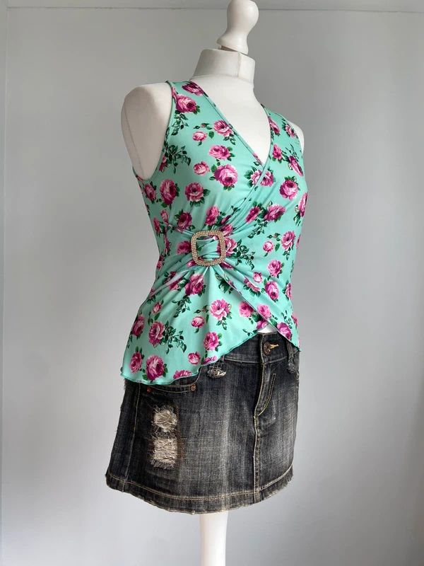 Vintage 00s Floral Asymmetrical Buckle Top - Size S/M - Funky Cat